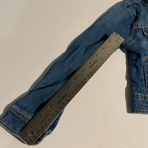 Old Navy Girls Denim Jacket Size Small (6-7) - Classic Blue Jean Jacket - Picture 8 of 9